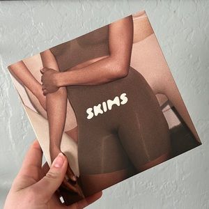 Skims above the knees sculpting short-Sienna